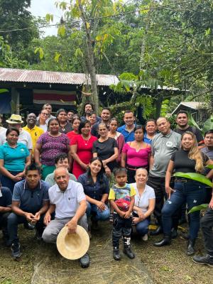 Escuela de campo de Bioinsumos en Talamanca